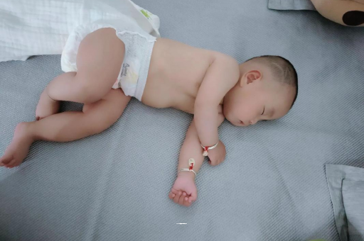 石嘴山几个月宝宝会抬头